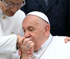 El Papa llamó al diálogo, al cerrar su viaje a Indonesia