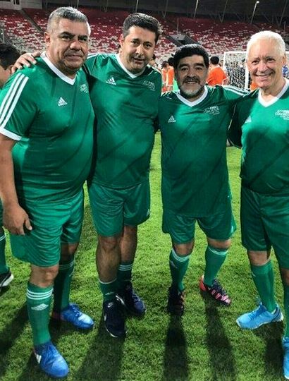 Maradona se mostró junto a la dirigencia de la AFA