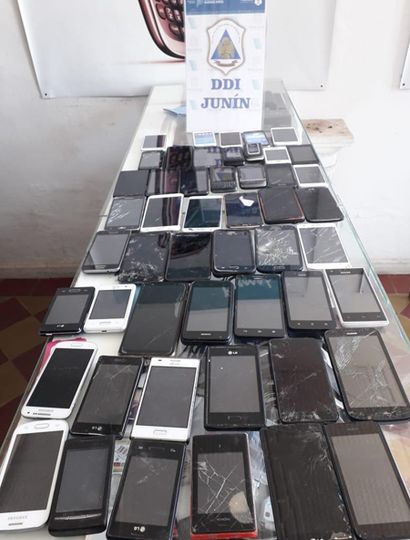 Se incautaron más de 550 celulares adulterados.