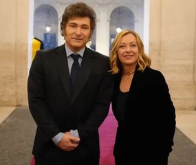 Milei con Meloni y la derecha