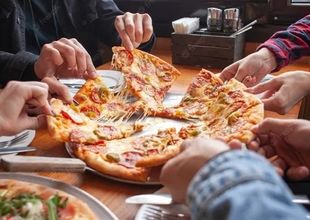 Pizza a la piedra: desde la masa hasta la cocción, todo lo que necesitas  saber - Mediterranea Distribucion