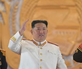 Kim Jong-un promete redoblar el desarrollo del programa nuclear