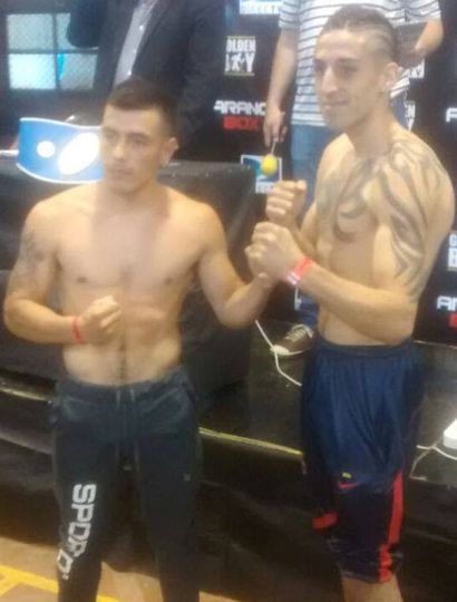 El juninense Néstor Pomponio Abdalah (derecha) y su rival, Juan Vallejos, en el pesaje oficial de ayer.