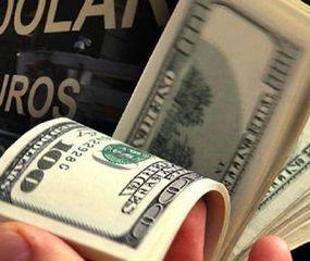 Con una leve caída, el dólar cerró a $57 en el Banco Nación