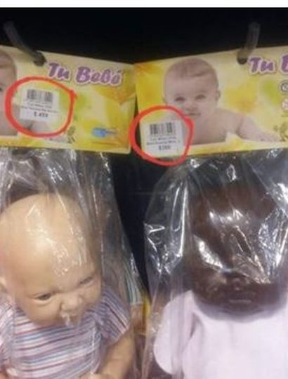 Polémica en Mendoza: venden un muñeco negro más barato que uno igual blanco