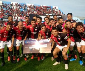 Colón goleó a Sol de Mayo