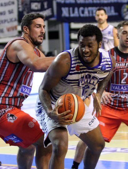 Leron Black ante Maximiliano Maciel.