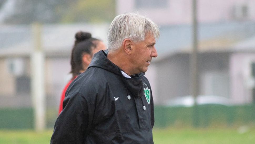 Sergio Barbagelata, DT del equipo femenino de Sarmiento.
