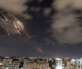 Brutal ataque con misiles de Irán conmociona Israel