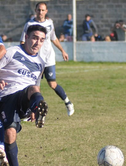 Mauro Rassi, defensor de V. Belgrano, equipo que hoy quiere volver a ser líder y visita a B.A.P.