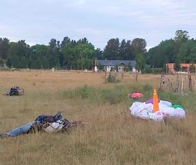 Murió tras choque de parapentes