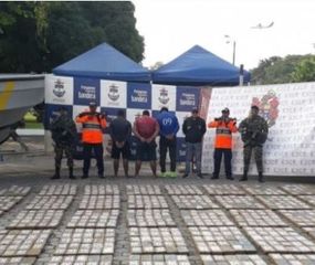 Sobrevivieron en el mar gracias a paquetes de cocaína