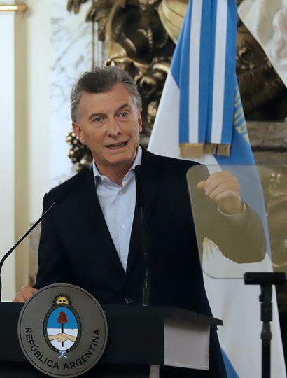 Mauricio Macri juega sus últimas cartas para lograr la reelección, en un clima de dudas e incertidumbre por la nueva escapada del dólar y la crisis económica.