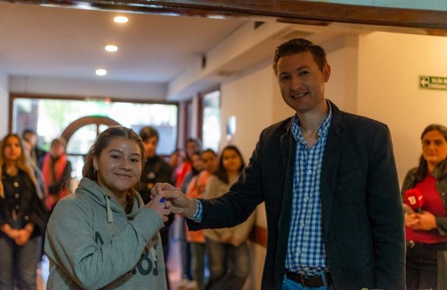 Ferraris entregó más de 300 becas para estudiantes