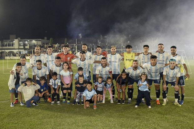 Rivadavia (J) venció a Defensa, por penales, y se coronó campeón del Torneo Nocturno