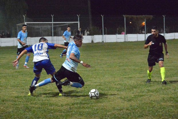 Un encuentro con pasajes de fricción, en la apertura del Torneo Nocturno.