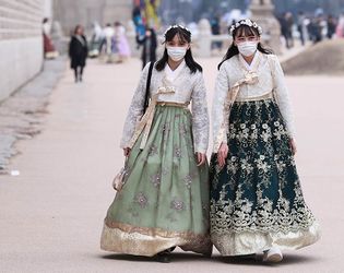 Corea del Sur usará pulseras  electrónicas para controlar  a quienes violen la cuarentena