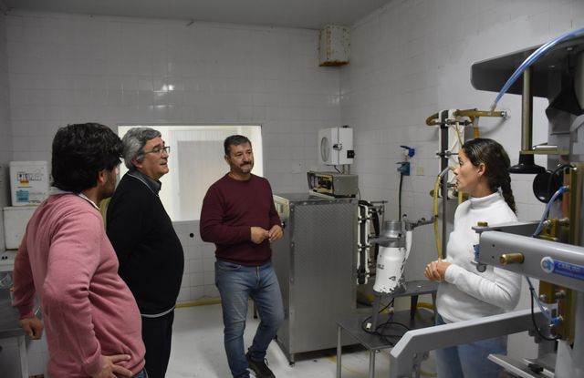 Javier Rodríguez entregó la habilitación ELEA a una escuela agropecuaria de Ameghino