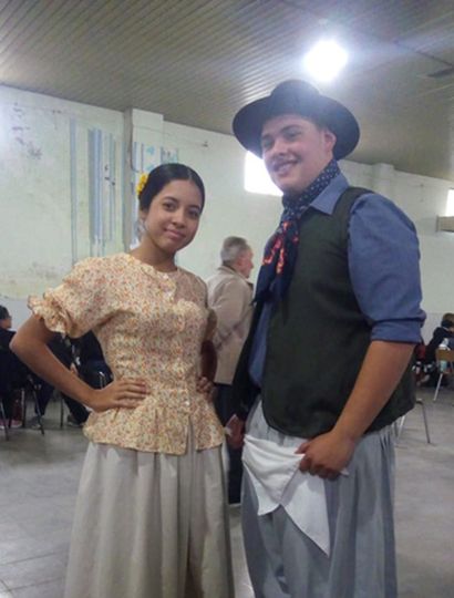 Franco Rossini Lucero y Yuliana Barrionuevo (danzas folclóricas).