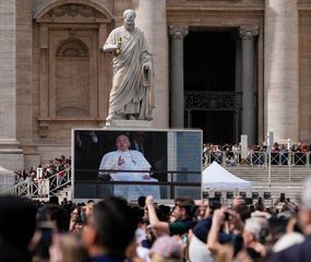 “¡Gracias a todos!”: el Papa ya regresó al Vaticano