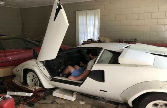 La historia del joven que encontró un Lamborghini y un Ferrari abandonados  en el garage de su abuela • Diario Democracia