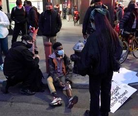 Un automovilista embistió a varios manifestantes en Nueva York