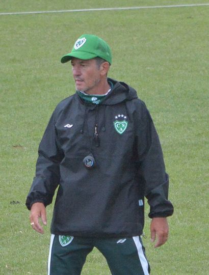 Mario Sciacqua, DT de Sarmiento, busca consolidar el plantel para el próximo torneo.