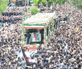 Inició la multitudinaria procesión fúnebre de Irán