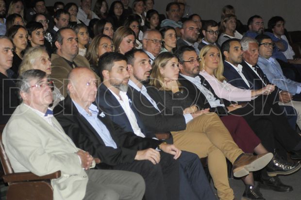 Con un acto protocolar, se realizó la entrega de diplomas a 100 nuevos productores de seguros