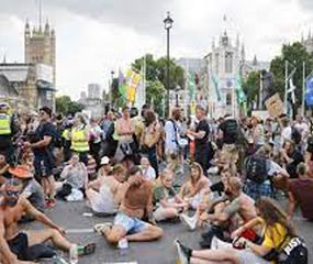 Inglaterra levantó la persiana pese a una suba de contagios