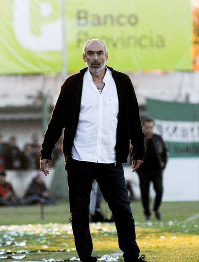 Iván Delfino, DT de Sarmiento.