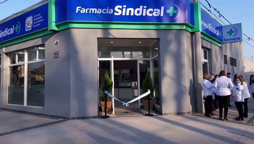 El año pasado se inauguró la tercera farmacia en Libertad 100.