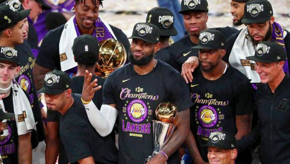 LeBron James firma millonario contrato con Los Angeles Lakers