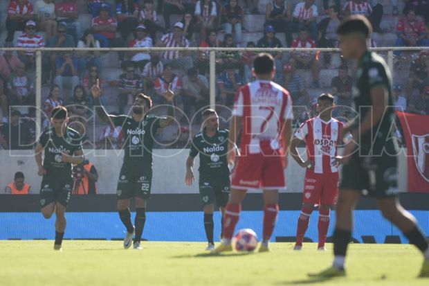 Sarmiento aprovechó el momento de Unión y logró su segundo triunfo como visitante