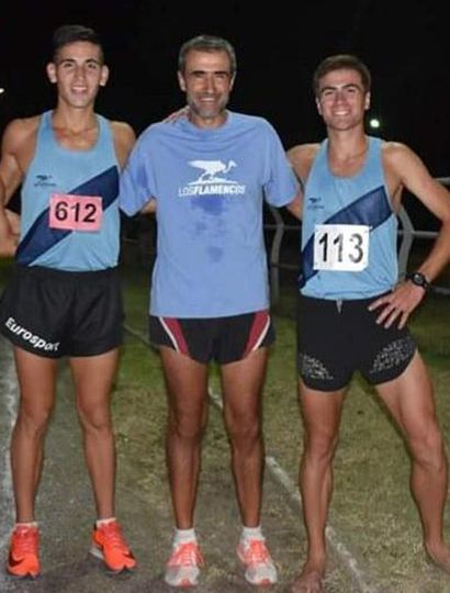 Marcelo Frías (izquierda) junto al “olímpico” Julio César Gómez y al otro atleta que compite hoy en Rosario, Ricardo Anca.