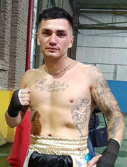 Axel Rodríguez fue ganador de su pelea en el “Beto Mesa”, frente a Luis Nieto.