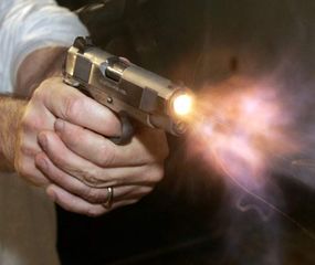 Dos jóvenes heridos con disparos en calle Ameghino