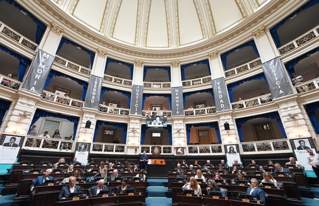 Reelección indefinida de intendentes: Legisladora cercana a Kicillof presentó un proyecto para restablecerlas