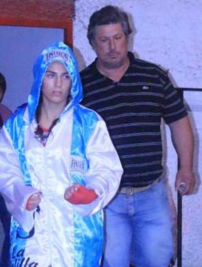 Tatiana “La Gauchita” Pacheco y su padre, Javier. La pintense haría en Mayo su primera pelea como boxeadora profesional.