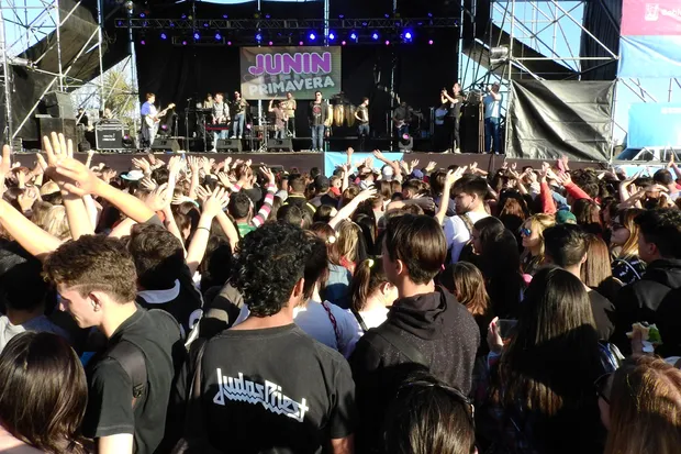Unas 25 mil personas disfrutaron de los festejos por el Día de la ...