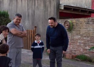 Víctor Aiola recorrió barrios de Chacabuco