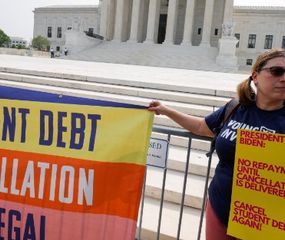 Biden alivia en USD 39.000 millones las deudas de más de 800.000 estudiantes