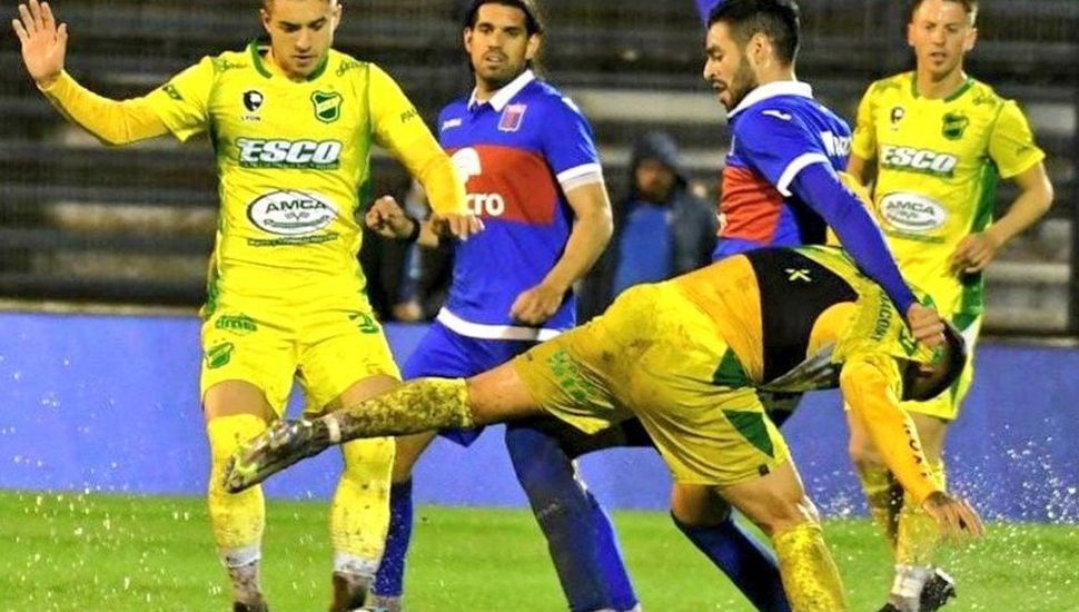 Bajo la lluvia en La Plata, Tigre venció 5 a 4 por penales a Defensa y Justicia.