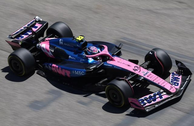 Franco Colapinto llegó a la meta con Alpine en su primera carrera, que ganó Max Verstappen