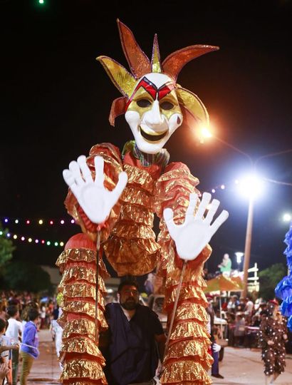 La fiesta carnestolenda pasó por las localidades de Carlos Salas y Pasteur.