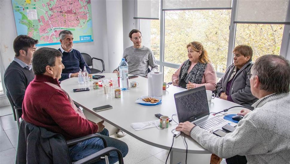 La nueva comisión de Fomento del barrio “Progreso” se reunió con autoridades