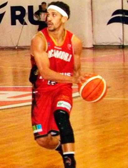 Mauro Araujo jugando para Tomás de Rocamora.