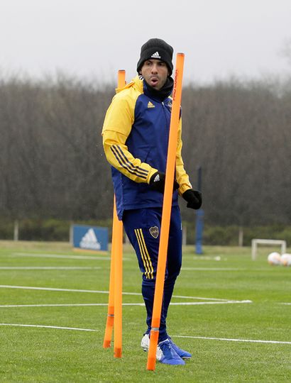 Carlos Tevez, en el entrenamiento de ayer.