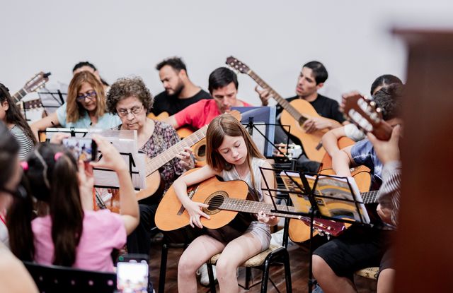Celebraron el Día de la Música con una muestra de guitarra y concierto de piano
