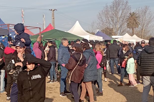 Muchos vecinos disfrutaron de una feria gastronómica